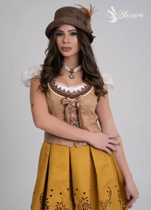 Produção de cabelo e maquiagem para Oktoberfest realizada pela Blossom