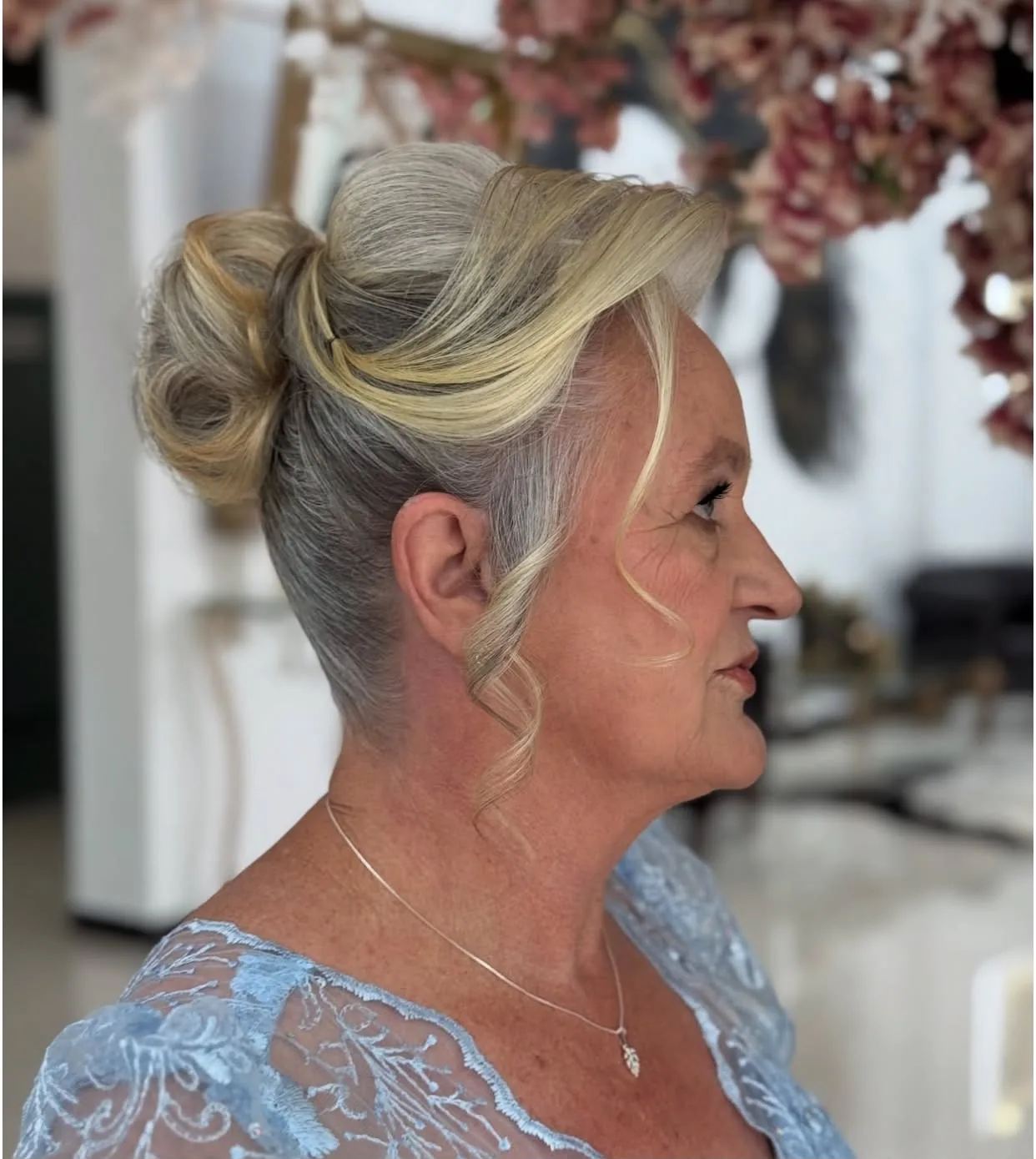 Coque elegante realizada na Blossom Beleza & Estética em Blumenau